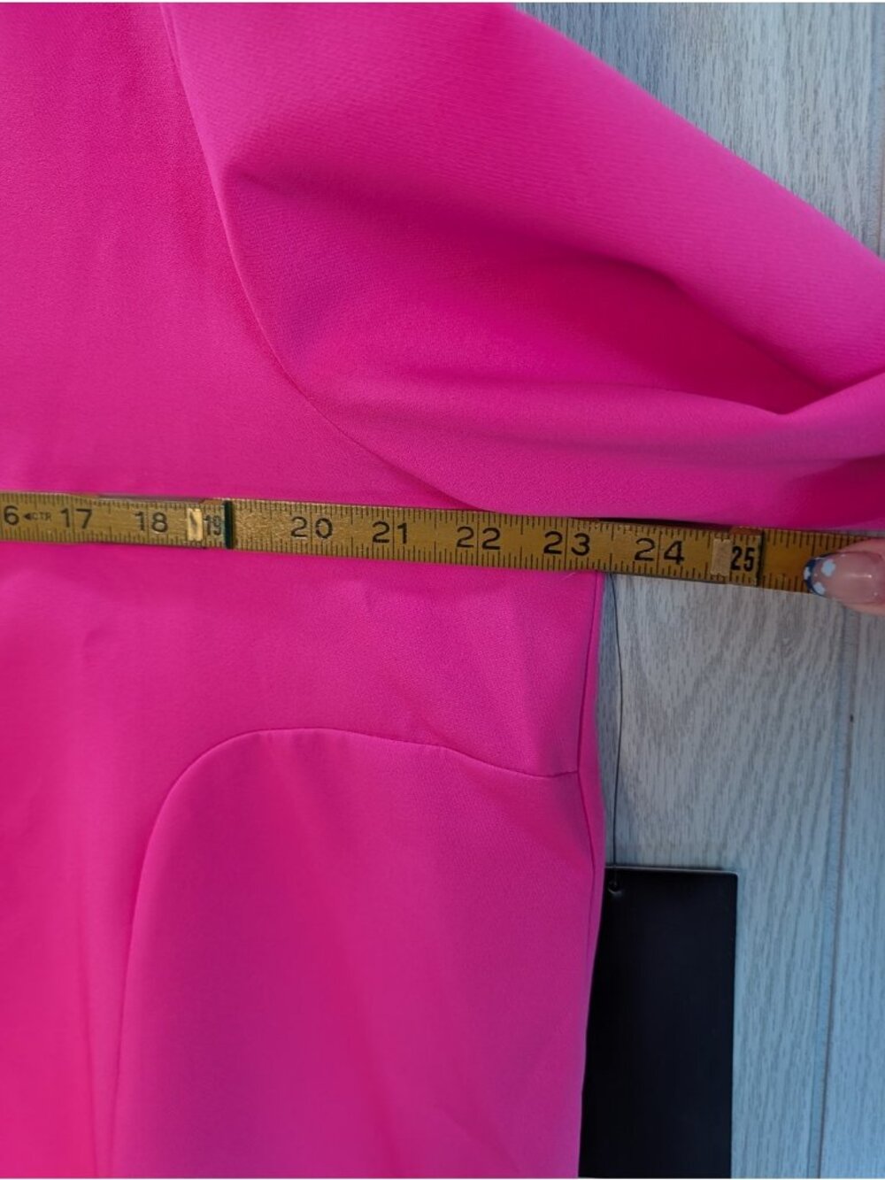 Tuckernuck Bright Pink Feather Miranda Top Size XXL Short Sleeve V Neck - Picture 7 of 8